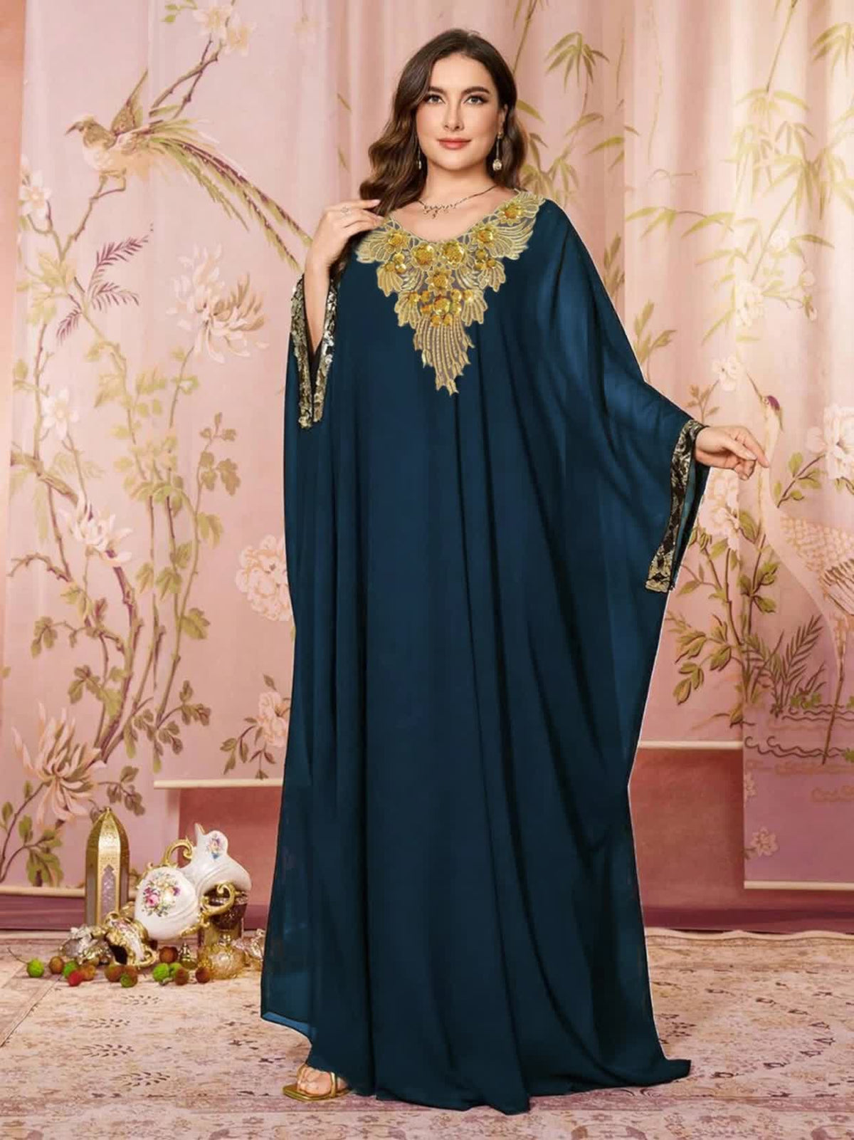 Kaftan long grande taille, plastron perlé