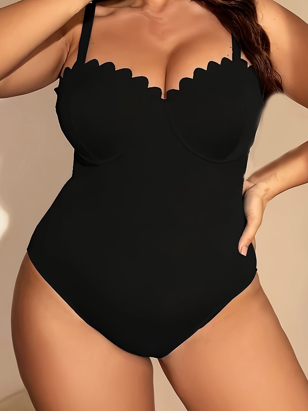 Maillot 1 pièce grande taille — Noir à encolure festonnée