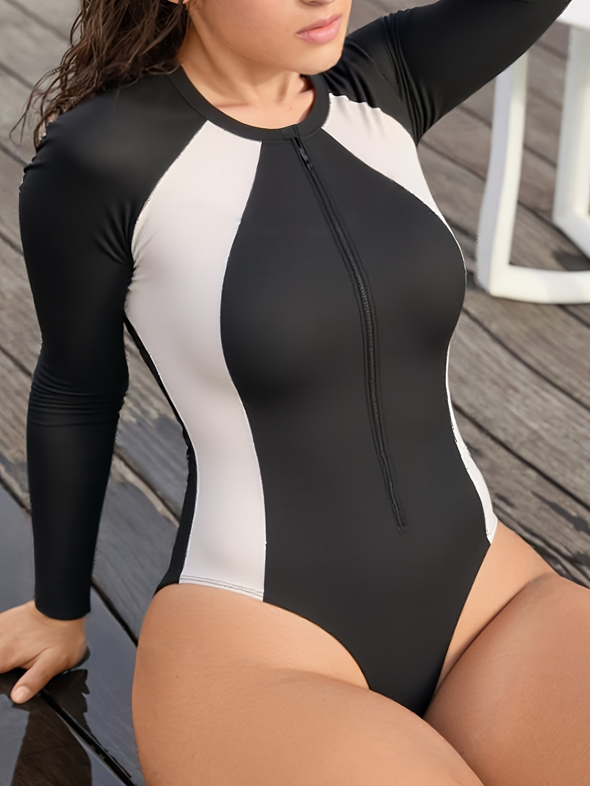 Maillot 1 pièce grande taille — Noir zippé à fuseaux blancs
