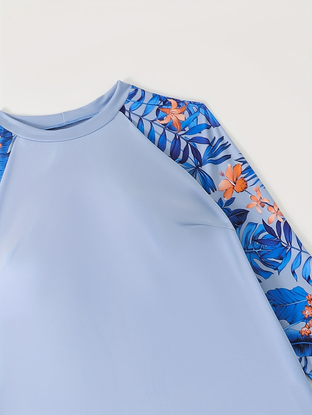Maillot couvrant grande taille, manches fleuries