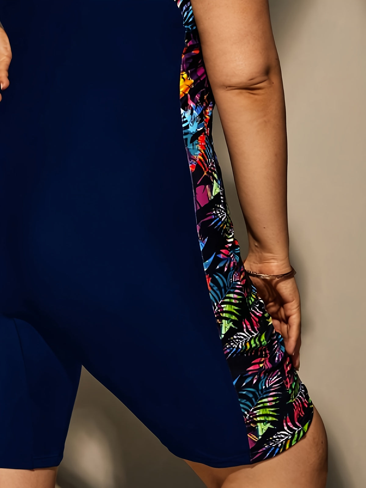 Maillot shorty grande taille — Marine à imprimé tropical