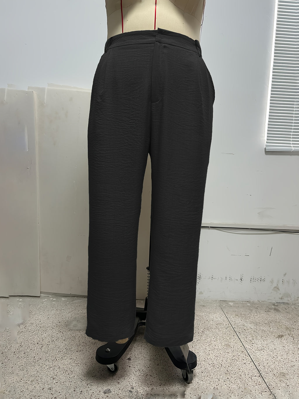Pantalon beige clair grande taille — Dos semi-élastique