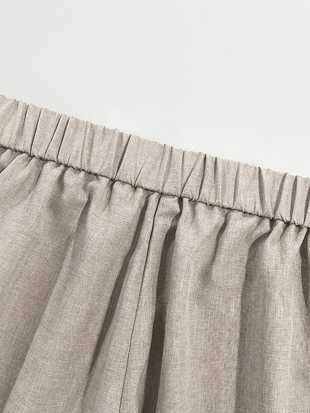 Pantalon beige grande taille — Liseré brun et plis larges