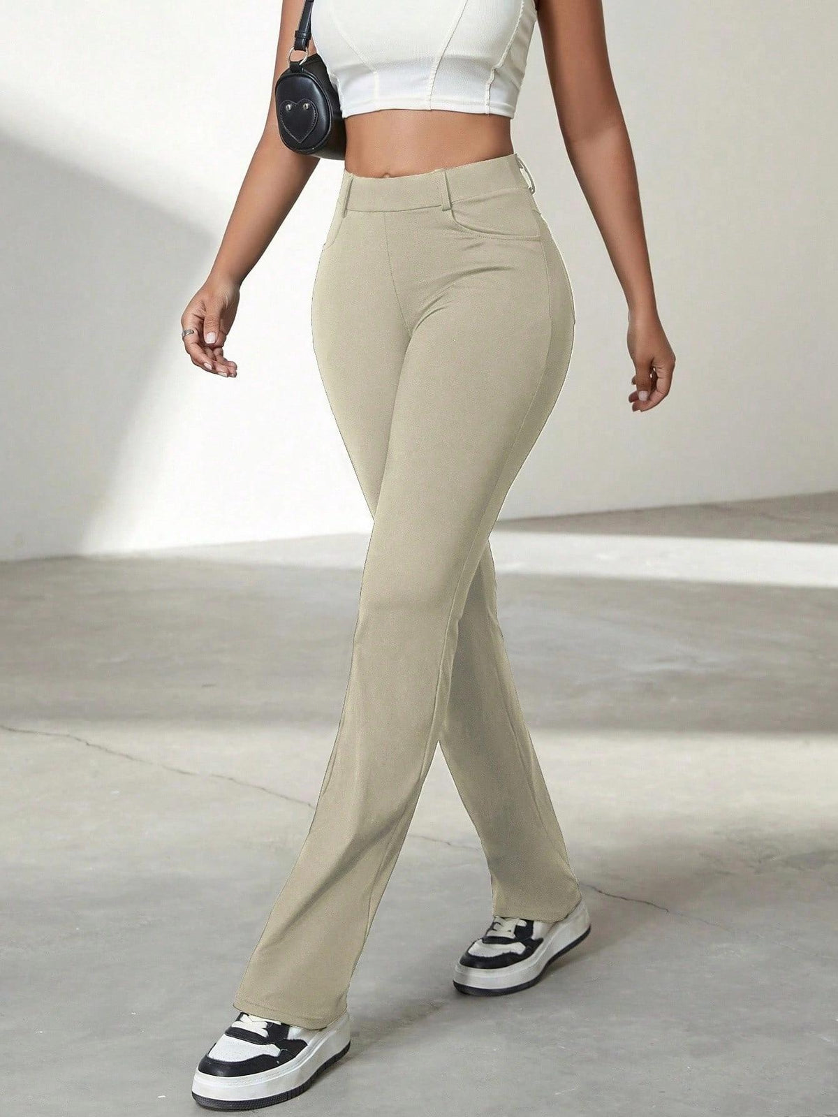 Pantalon beige grande taille — Maille extensible, jambe droite