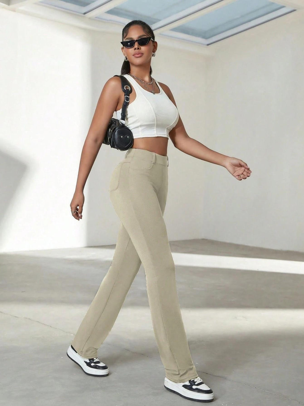Pantalon beige grande taille — Maille extensible, jambe droite