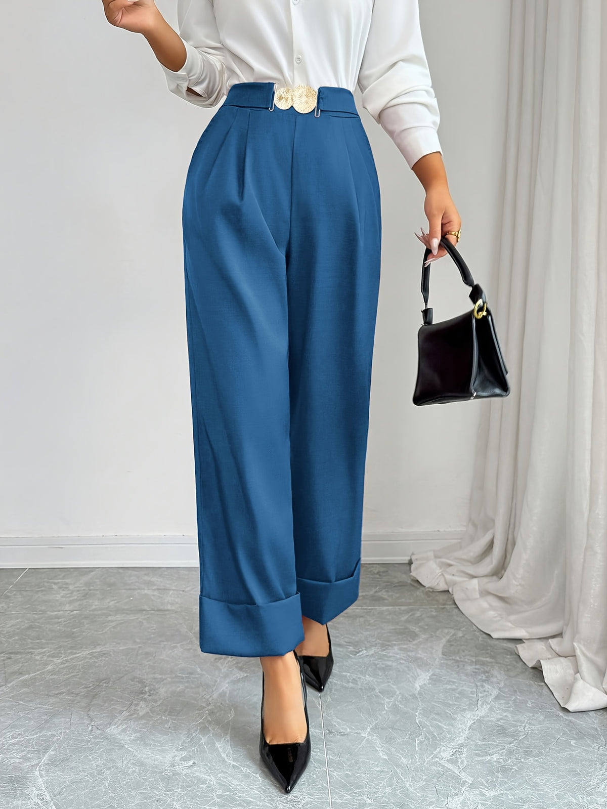 Pantalon chic grande taille — Bordeaux à revers et boucle dorée