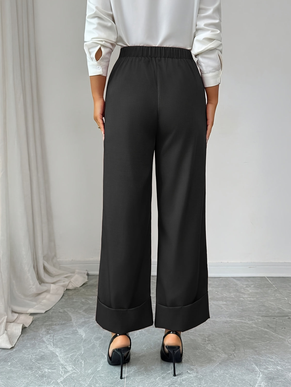 Pantalon chic grande taille — Bordeaux à revers et boucle dorée