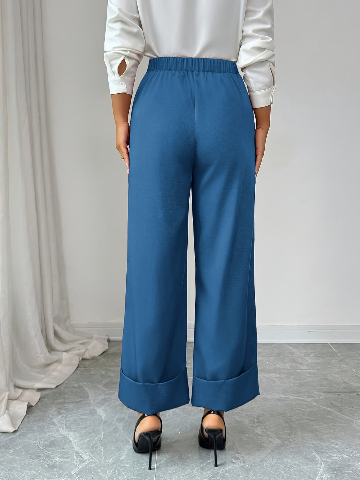 Pantalon chic grande taille — Bordeaux à revers et boucle dorée