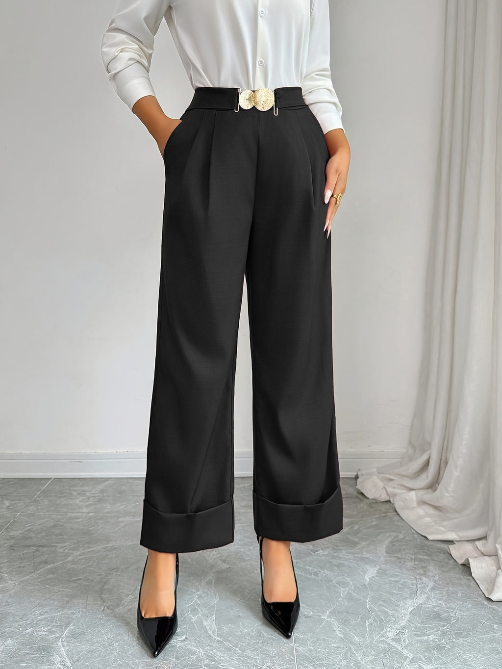 Pantalon chic grande taille — Bordeaux à revers et boucle dorée