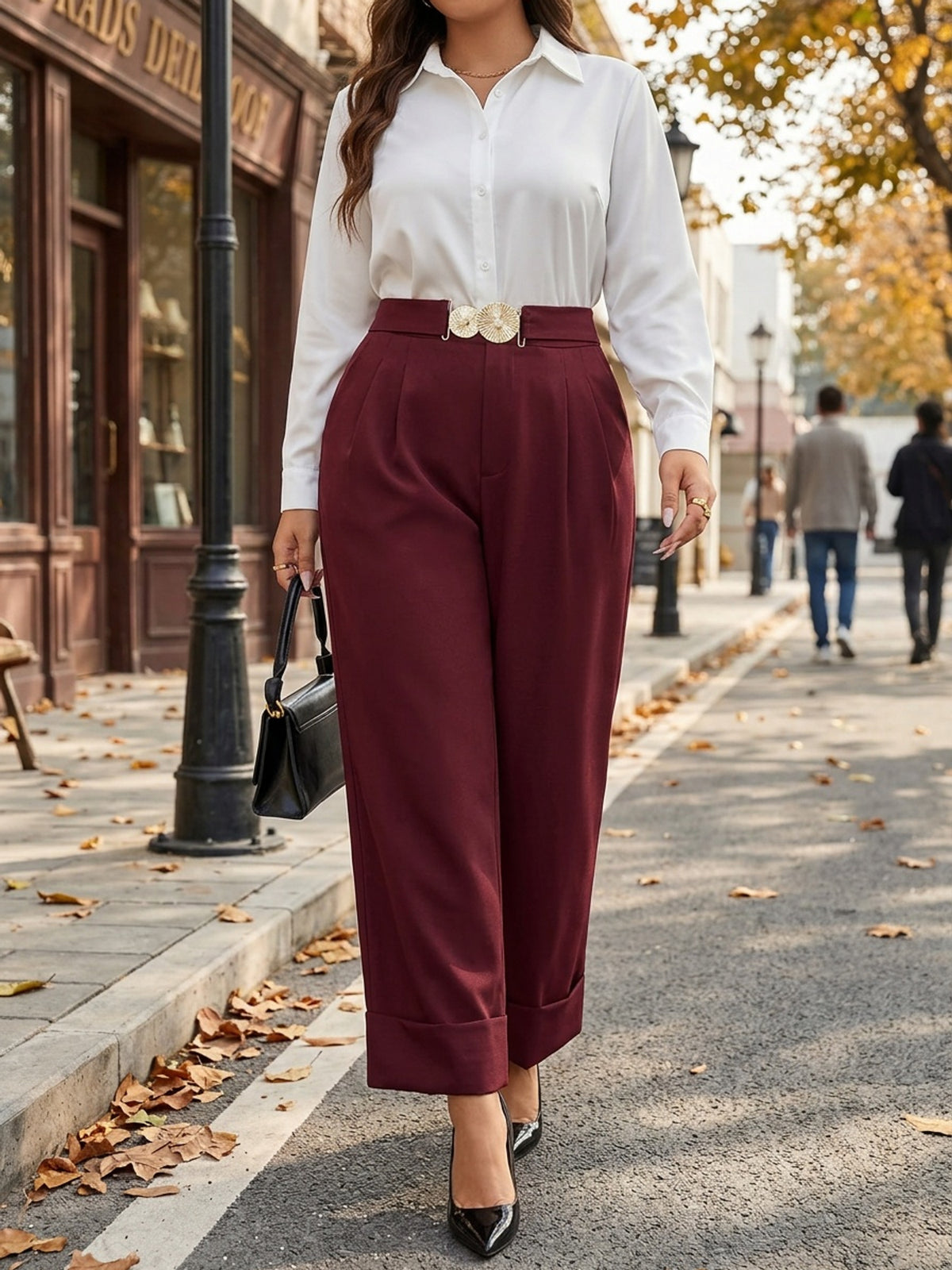 Pantalon chic grande taille — Bordeaux à revers et boucle dorée