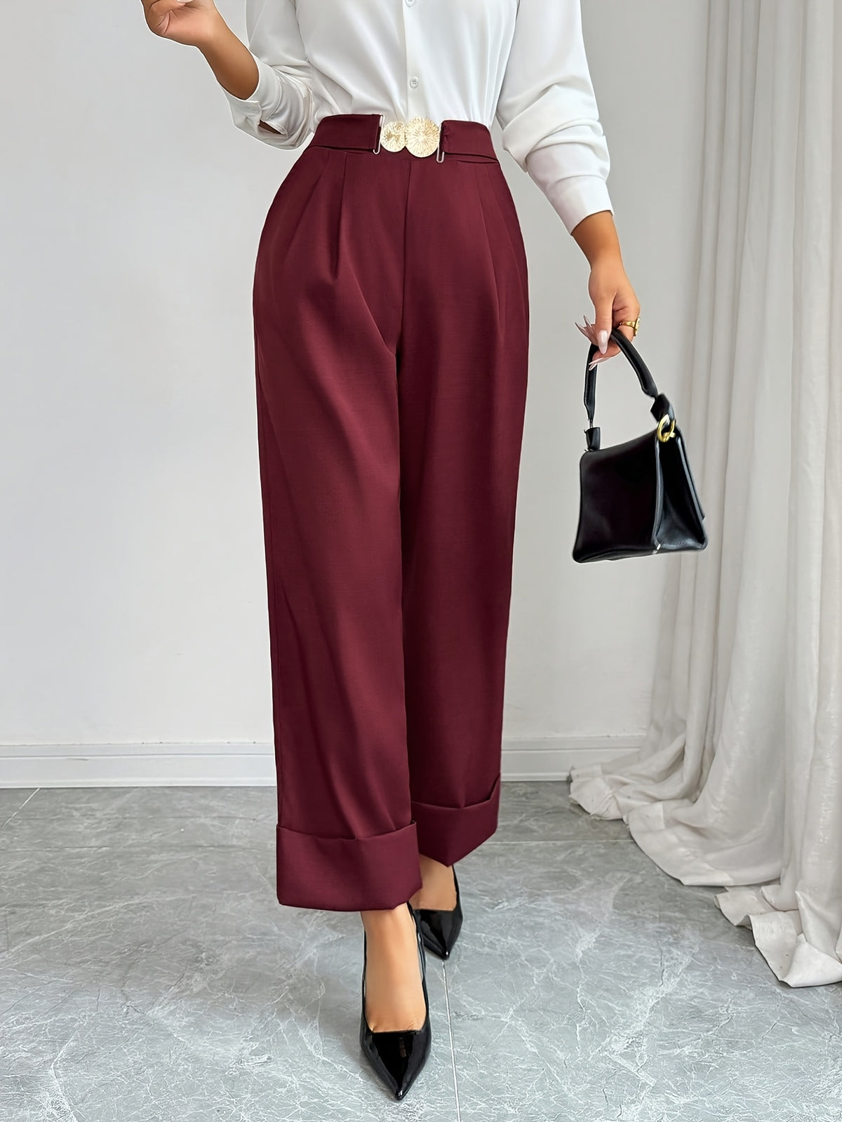 Pantalon chic grande taille — Bordeaux à revers et boucle dorée