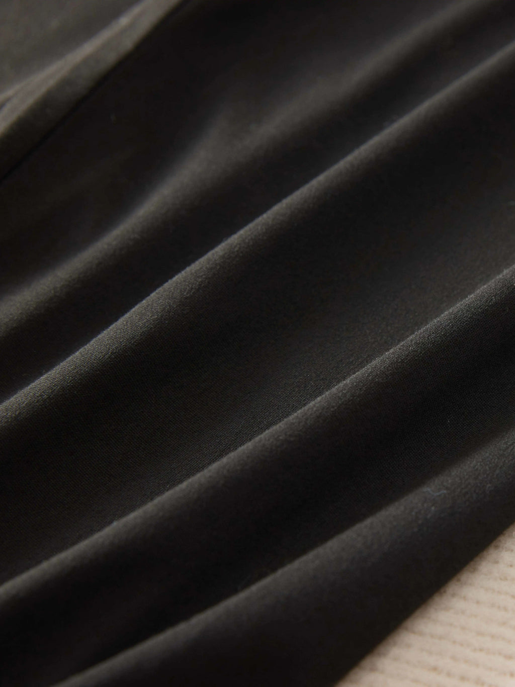 Pantalon droit grande taille — Maille souple noire d'intérieur