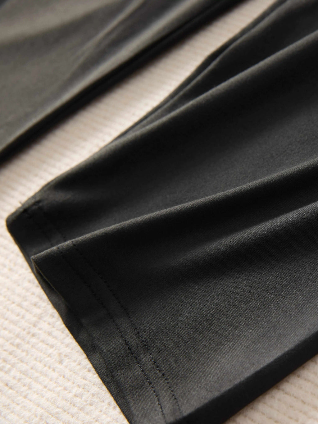 Pantalon droit grande taille — Maille souple noire d'intérieur