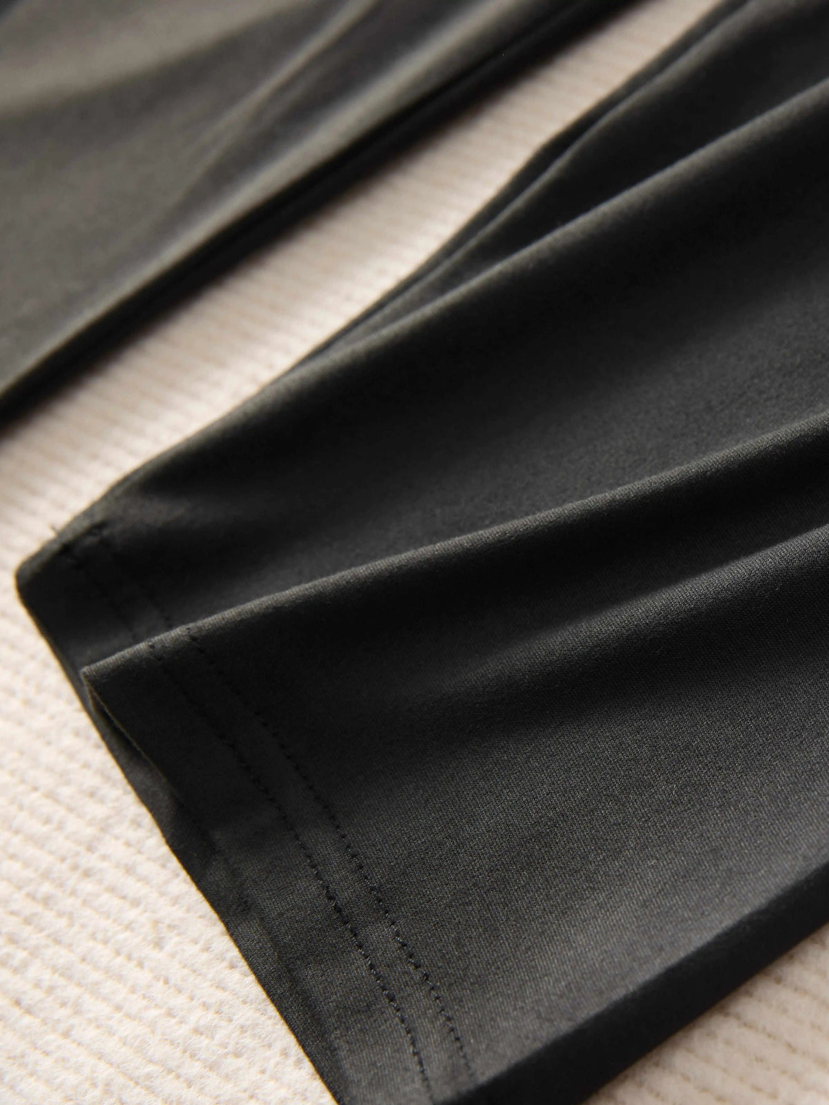 Pantalon droit grande taille — Maille souple noire d'intérieur