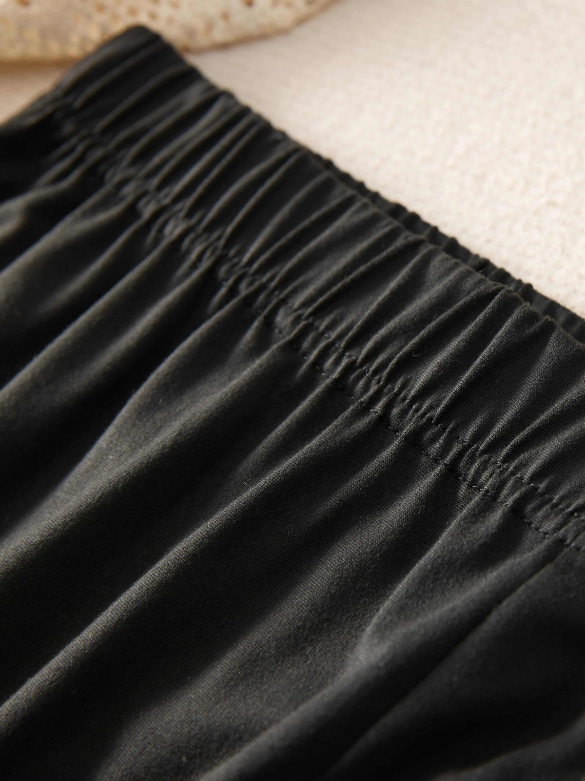 Pantalon droit grande taille — Maille souple noire d'intérieur