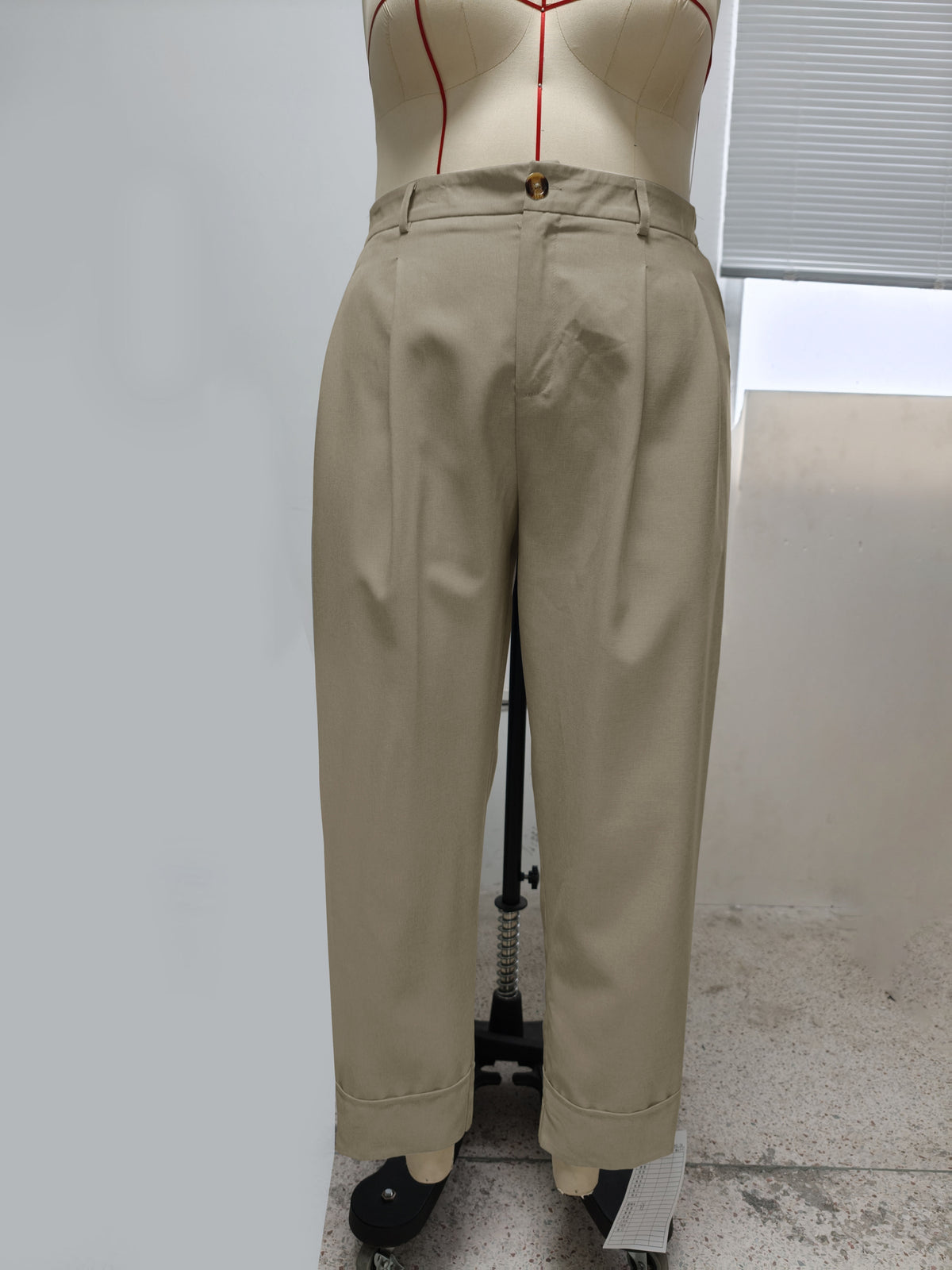 Pantalon d'été grande taille, ourlet retourné, pincé