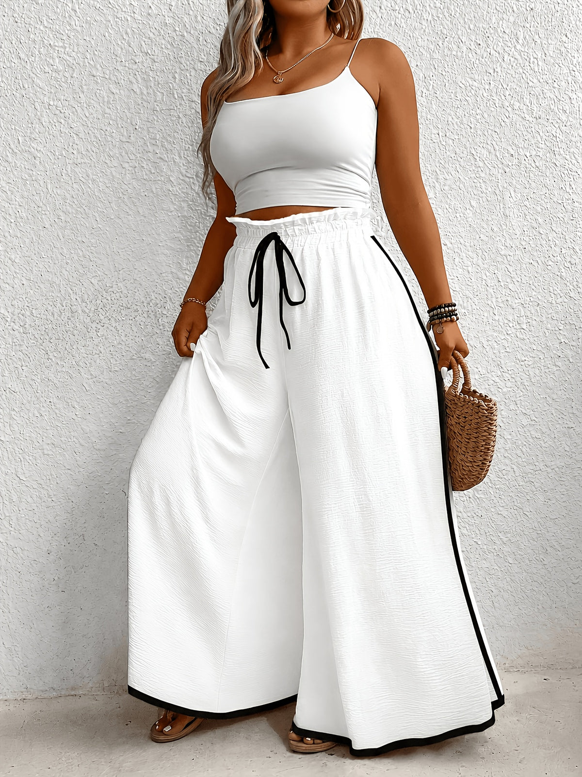 Pantalon grande taille, coupe ample, vu de dos Image