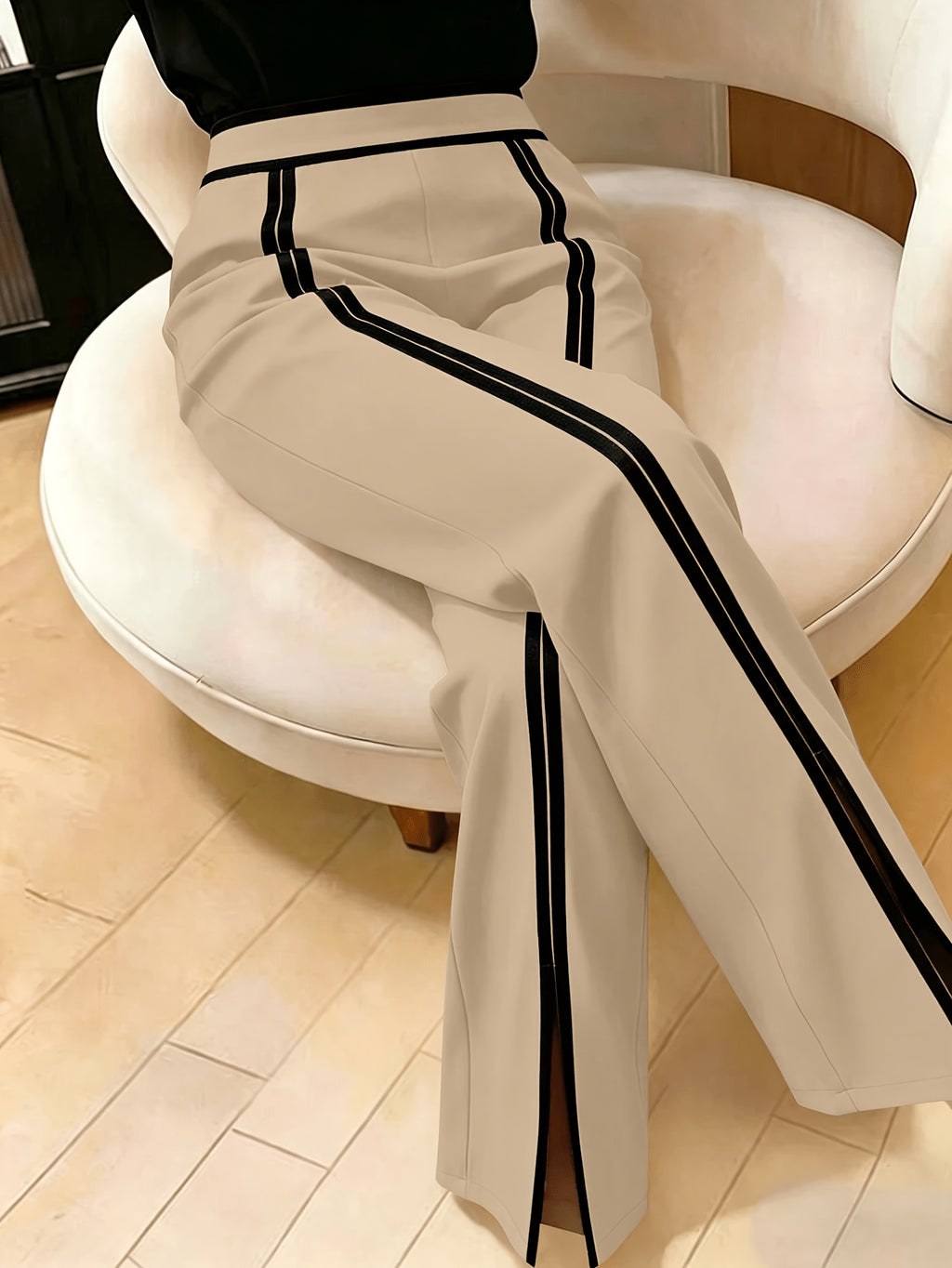 Pantalon noir grande taille — Double filet blanc et fente