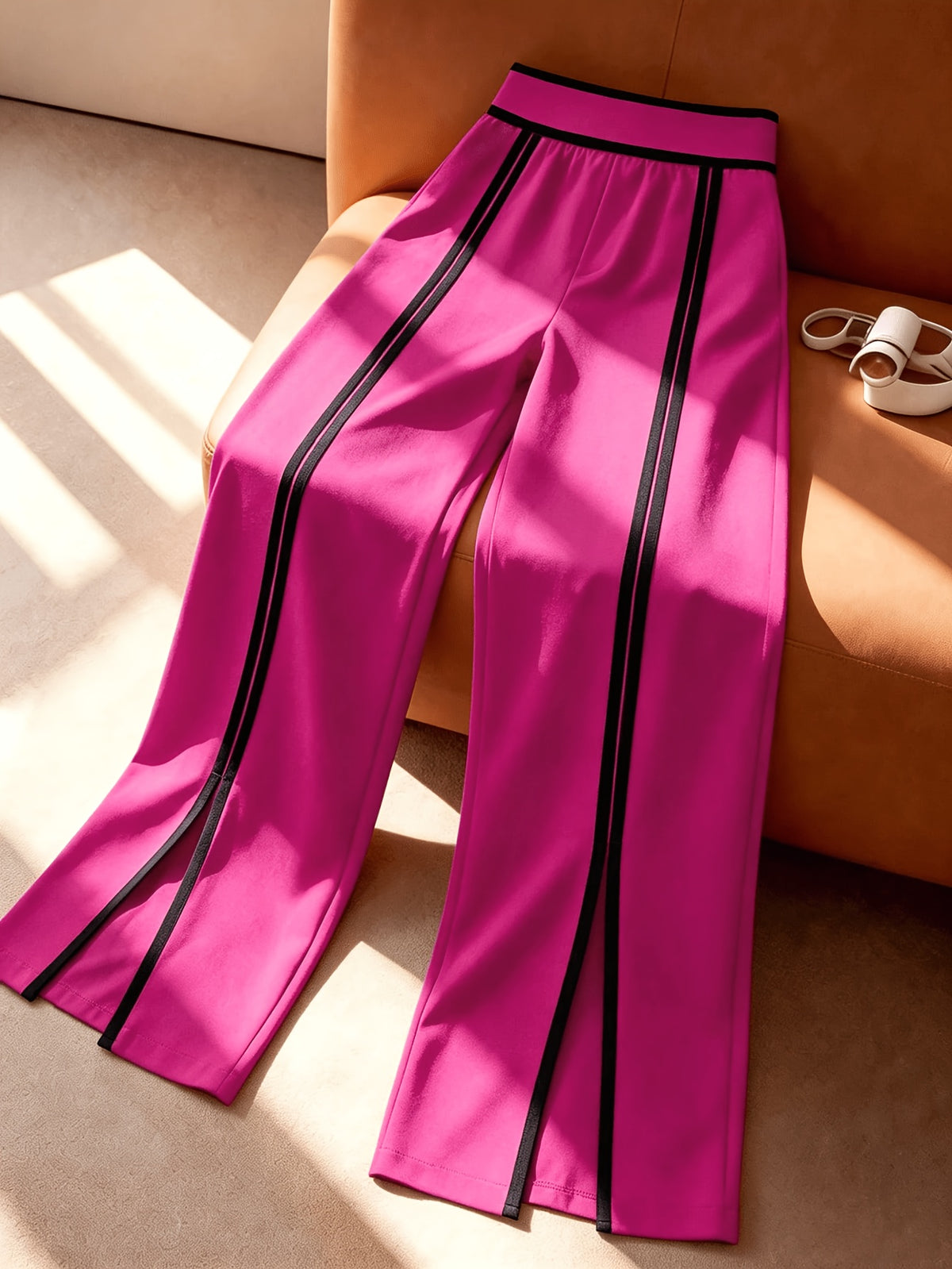 Pantalon noir grande taille — Double filet blanc et fente