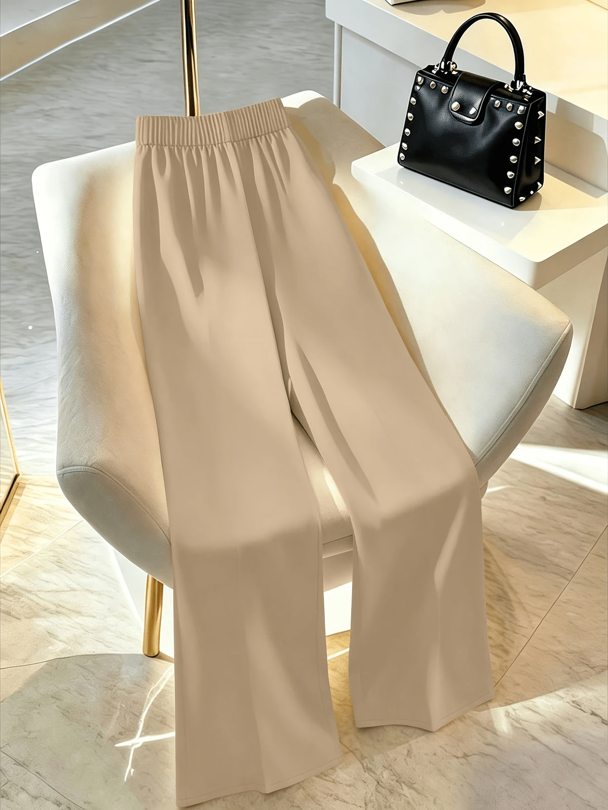 Pantalon noir grande taille — Double filet blanc et fente