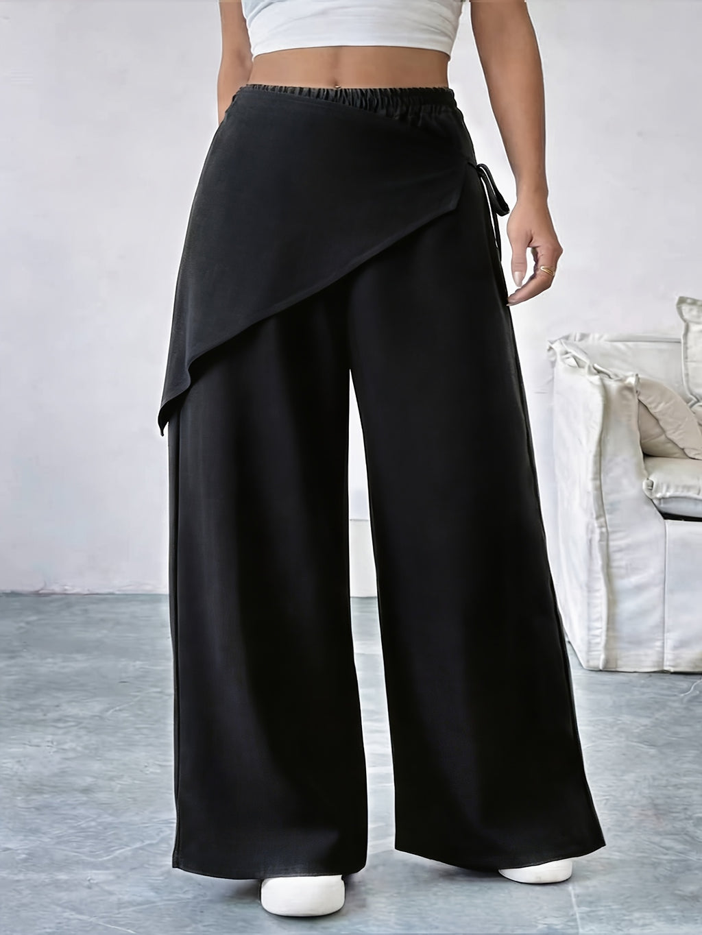 Pantalon noir grande taille — Pan drapé croisé sur le devant