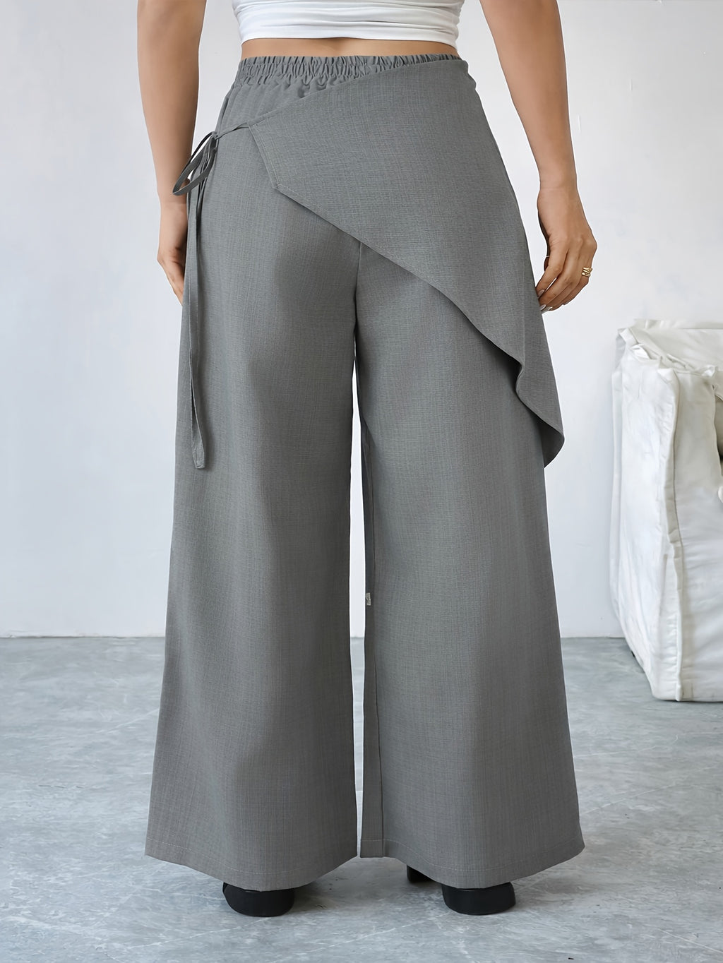 Pantalon noir grande taille — Pan drapé croisé sur le devant