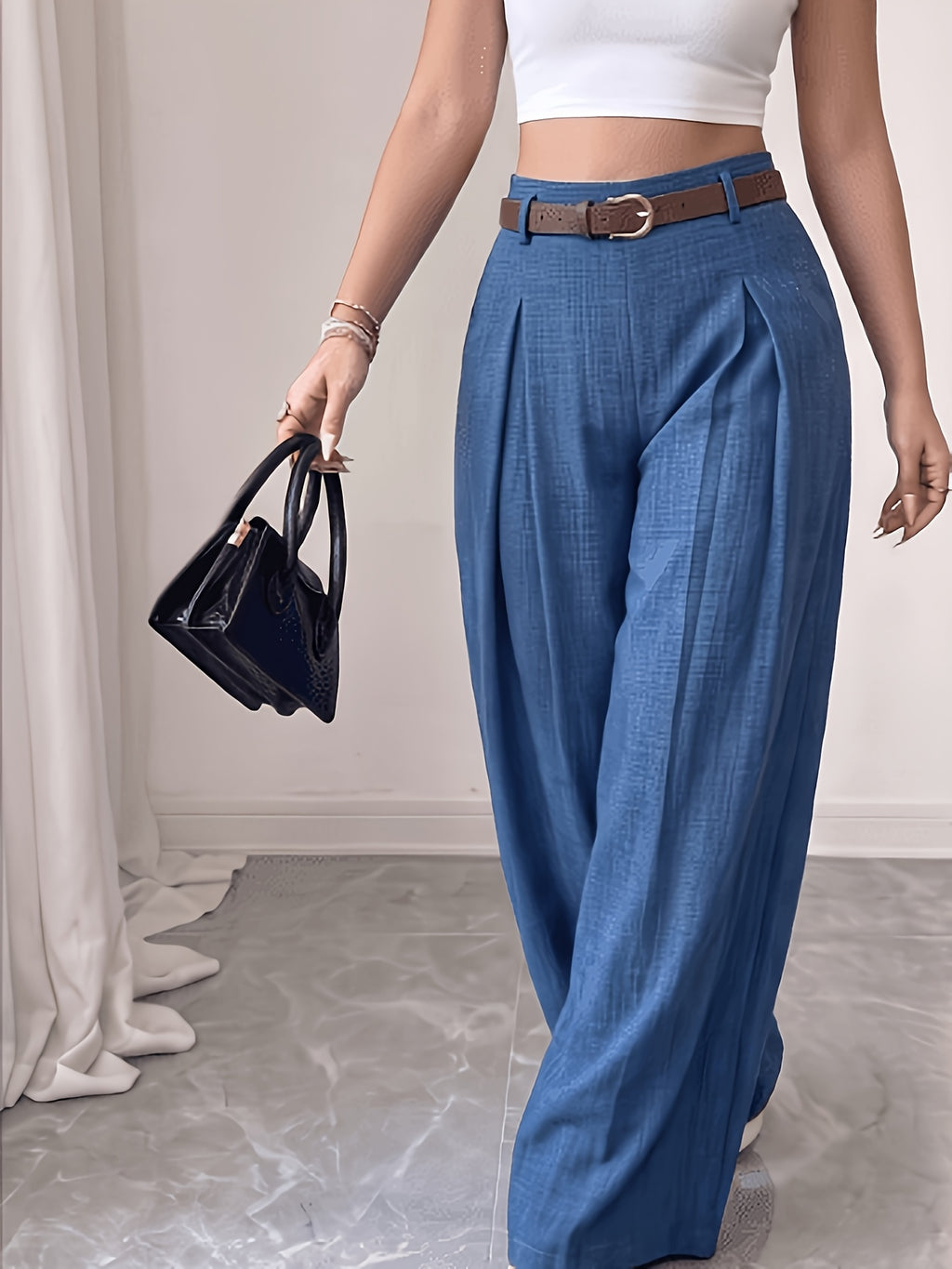 Pantalon palazzo grande taille — Beige clair et plis profonds