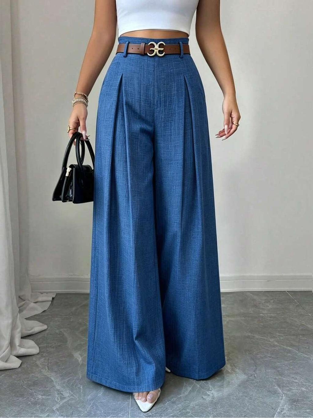 Pantalon palazzo grande taille — Beige clair et plis profonds