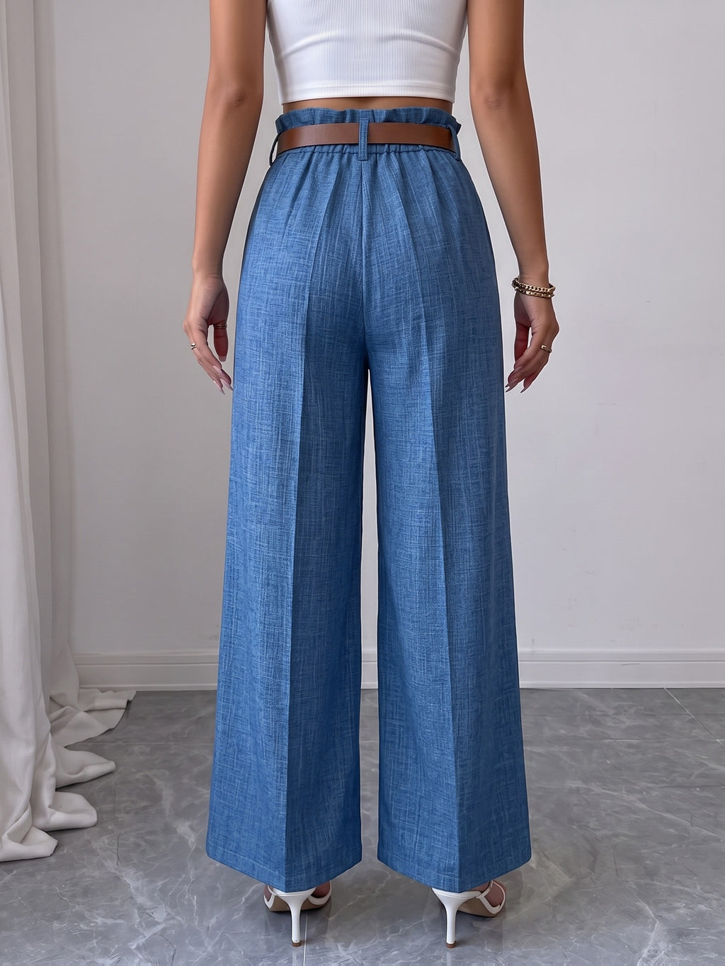 Pantalon palazzo grande taille — Beige clair et plis profonds
