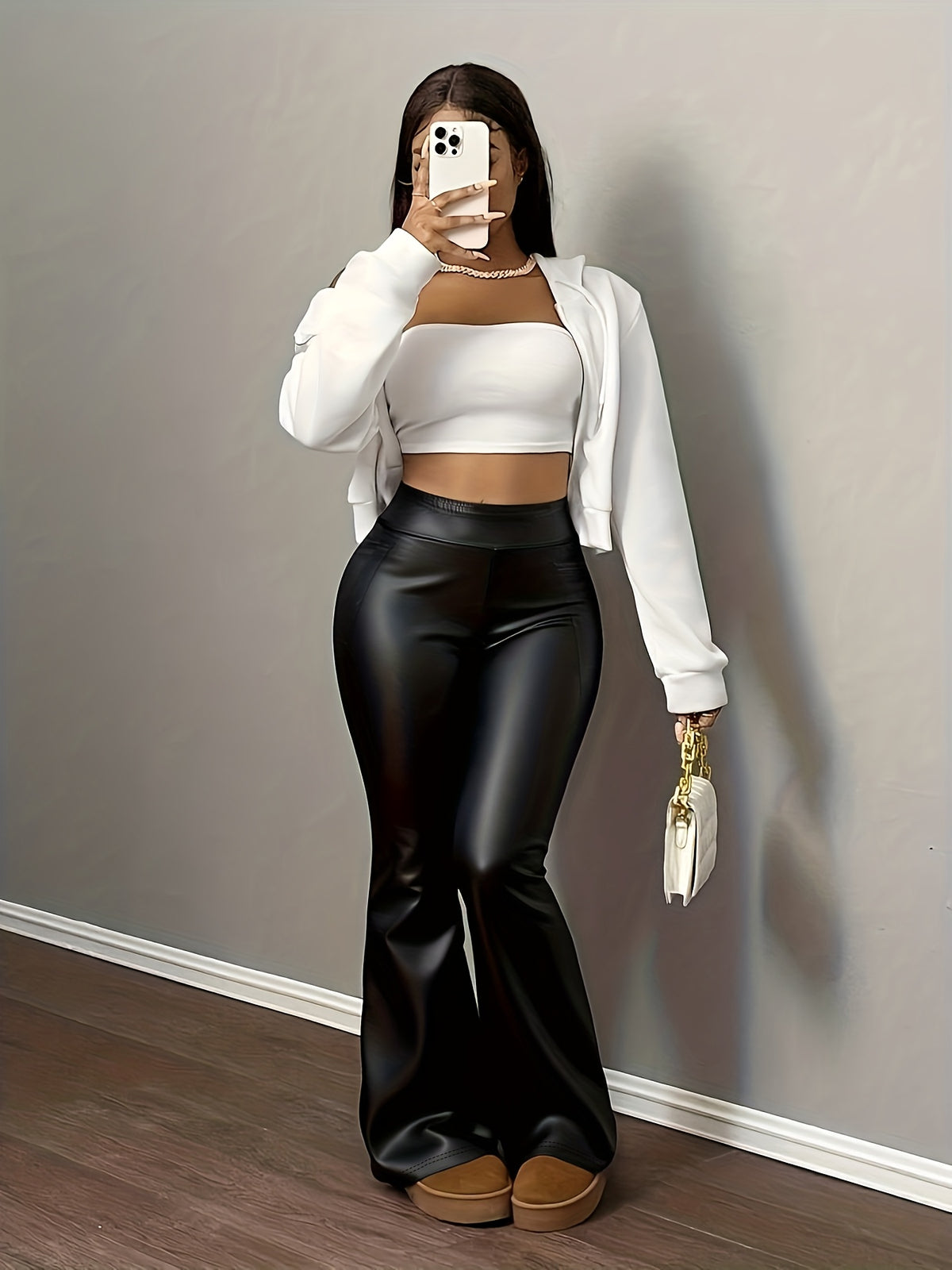 Pantalon simili cuir grande taille — Noir enduit, jambe évasée