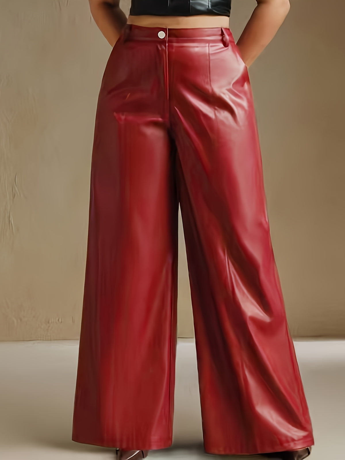 Pantalon simili cuir rouge grande taille — Jambes très larges