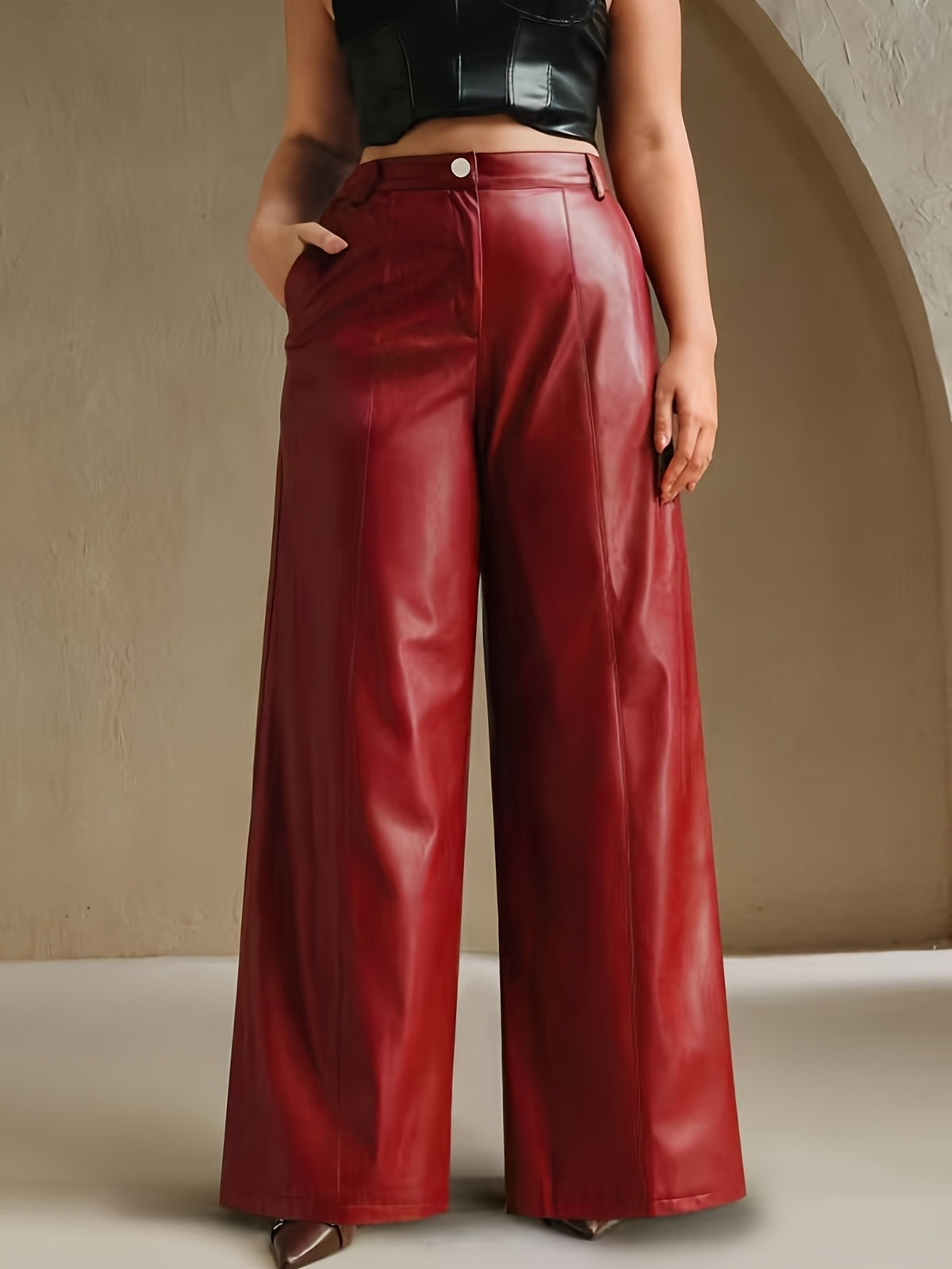 Pantalon simili cuir rouge grande taille — Jambes très larges