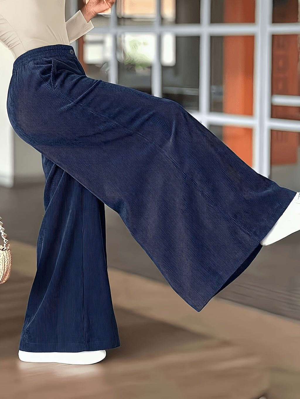 Pantalon en velours grande taille — Côtelé, jambe très large