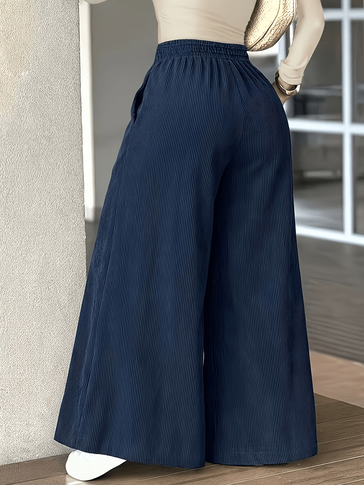Pantalon en velours grande taille — Côtelé, jambe très large