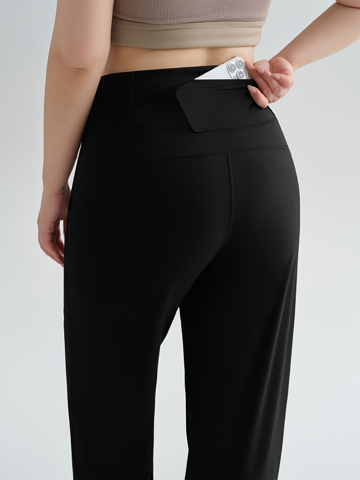 Pantalon de détente grande taille — Ampleur et poche dorsale