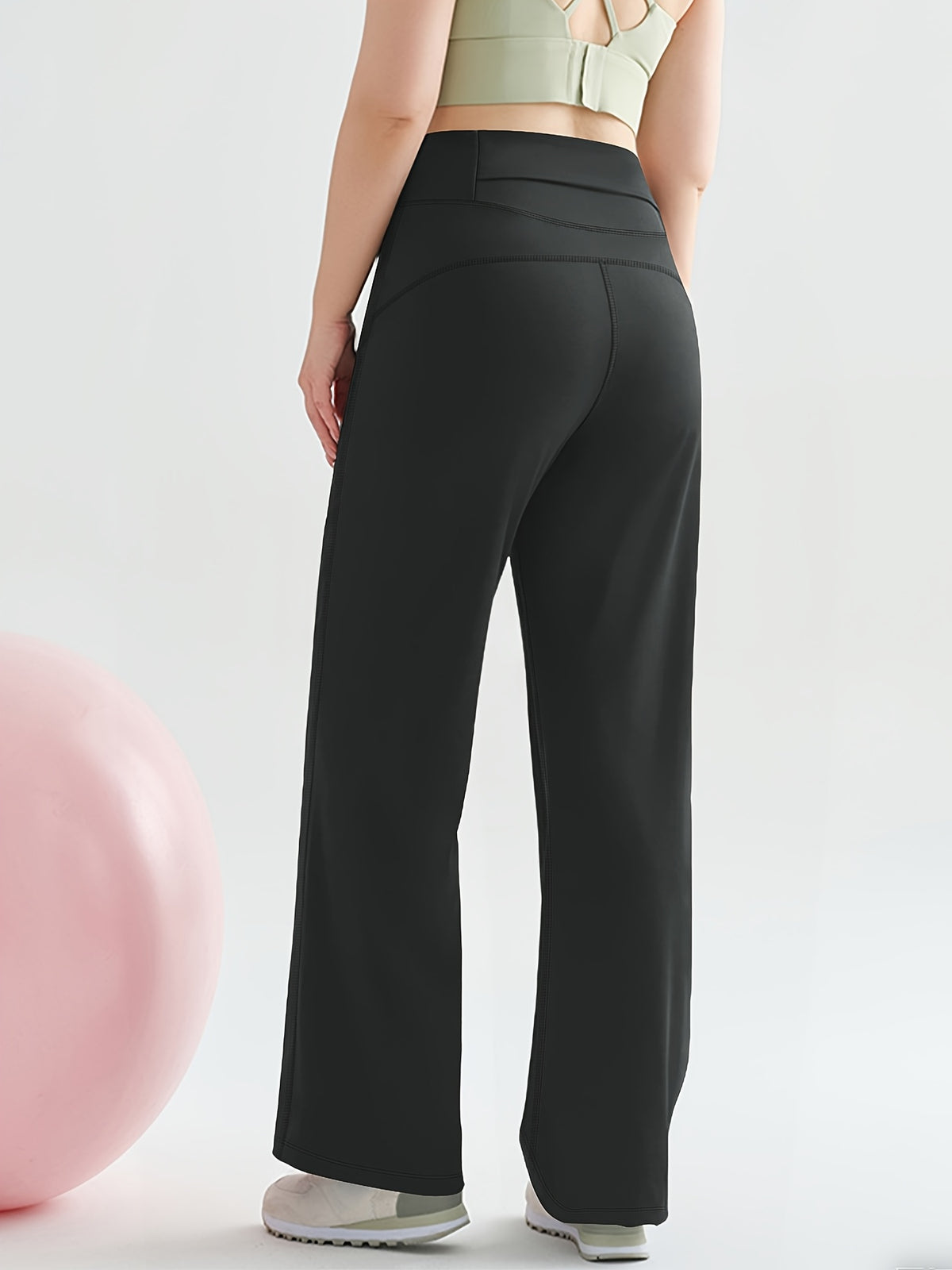 Pantalon de détente grande taille — Ampleur et poche dorsale