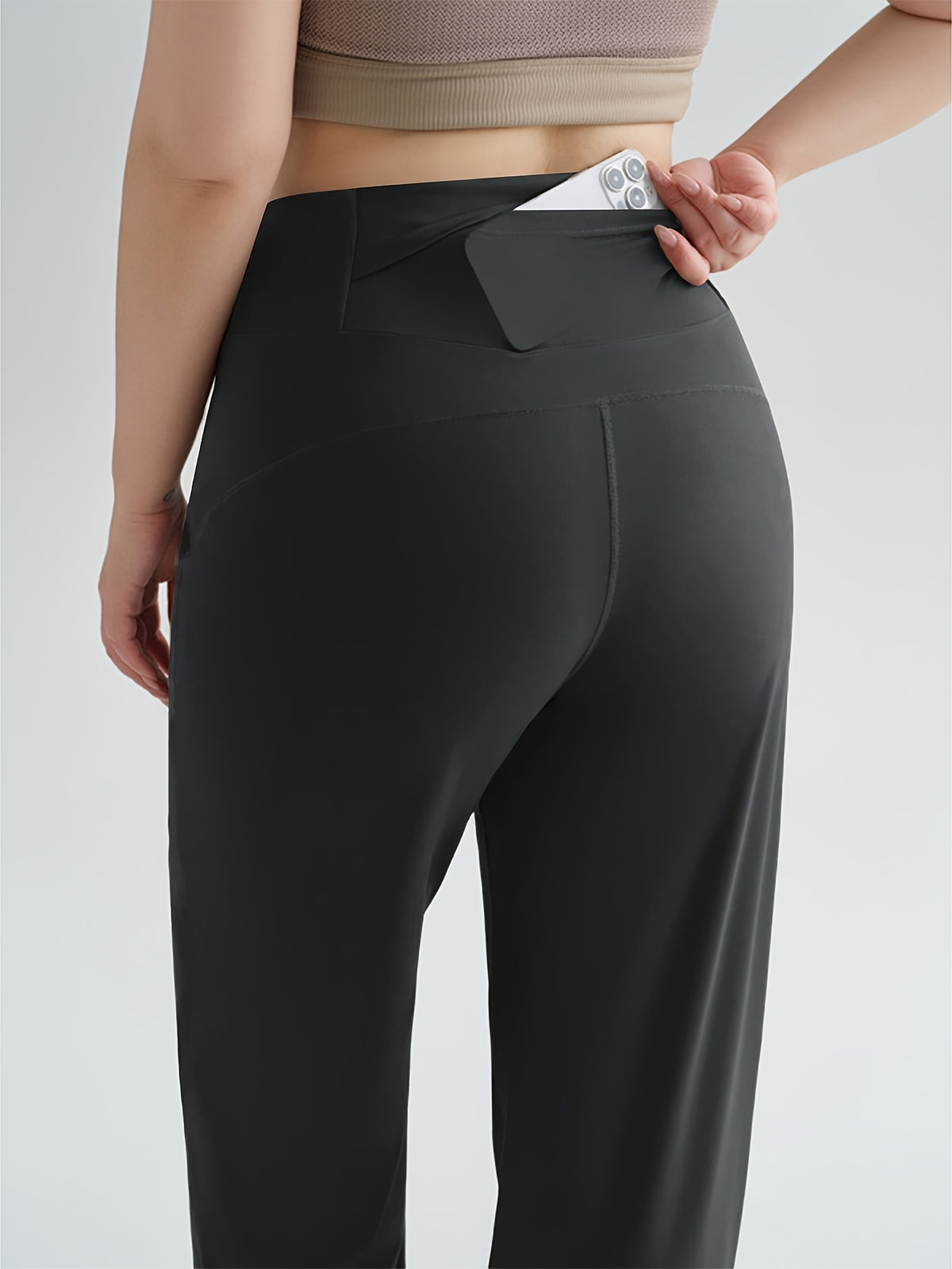 Pantalon de détente grande taille — Ampleur et poche dorsale