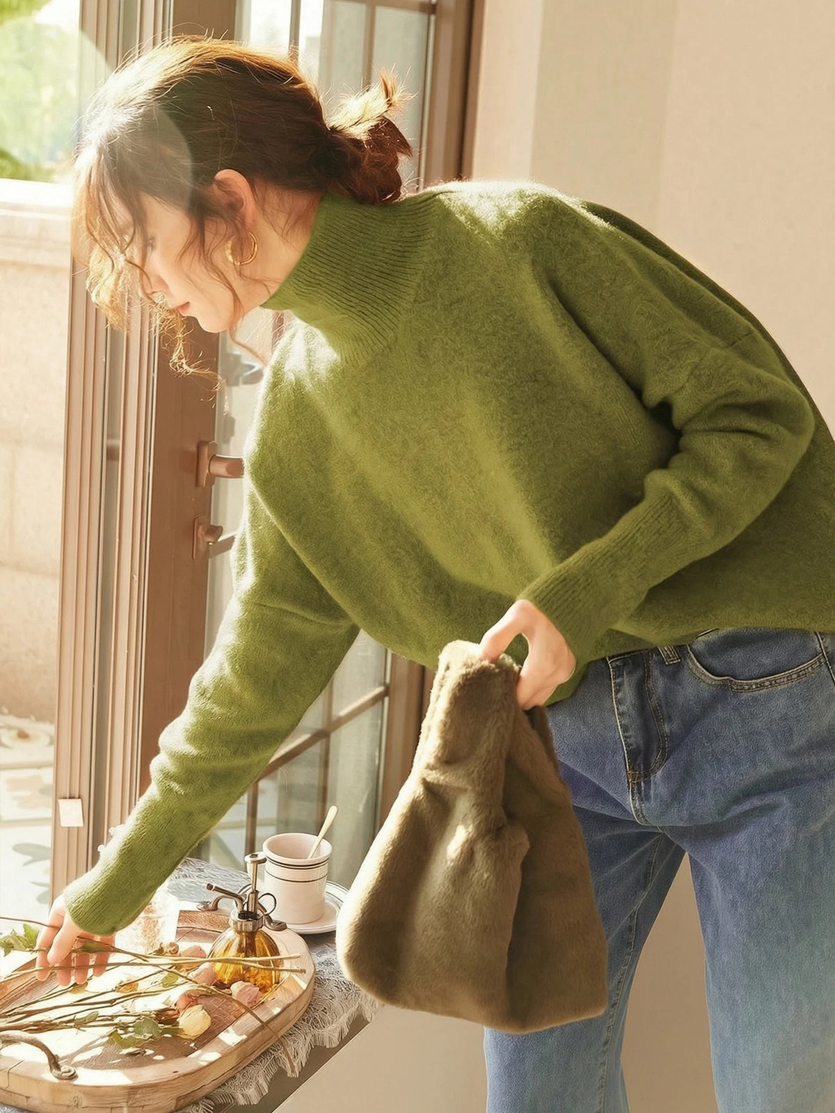 Pull grande taille, col roulé, maille côtelée, toucher moelleux, vu de dos