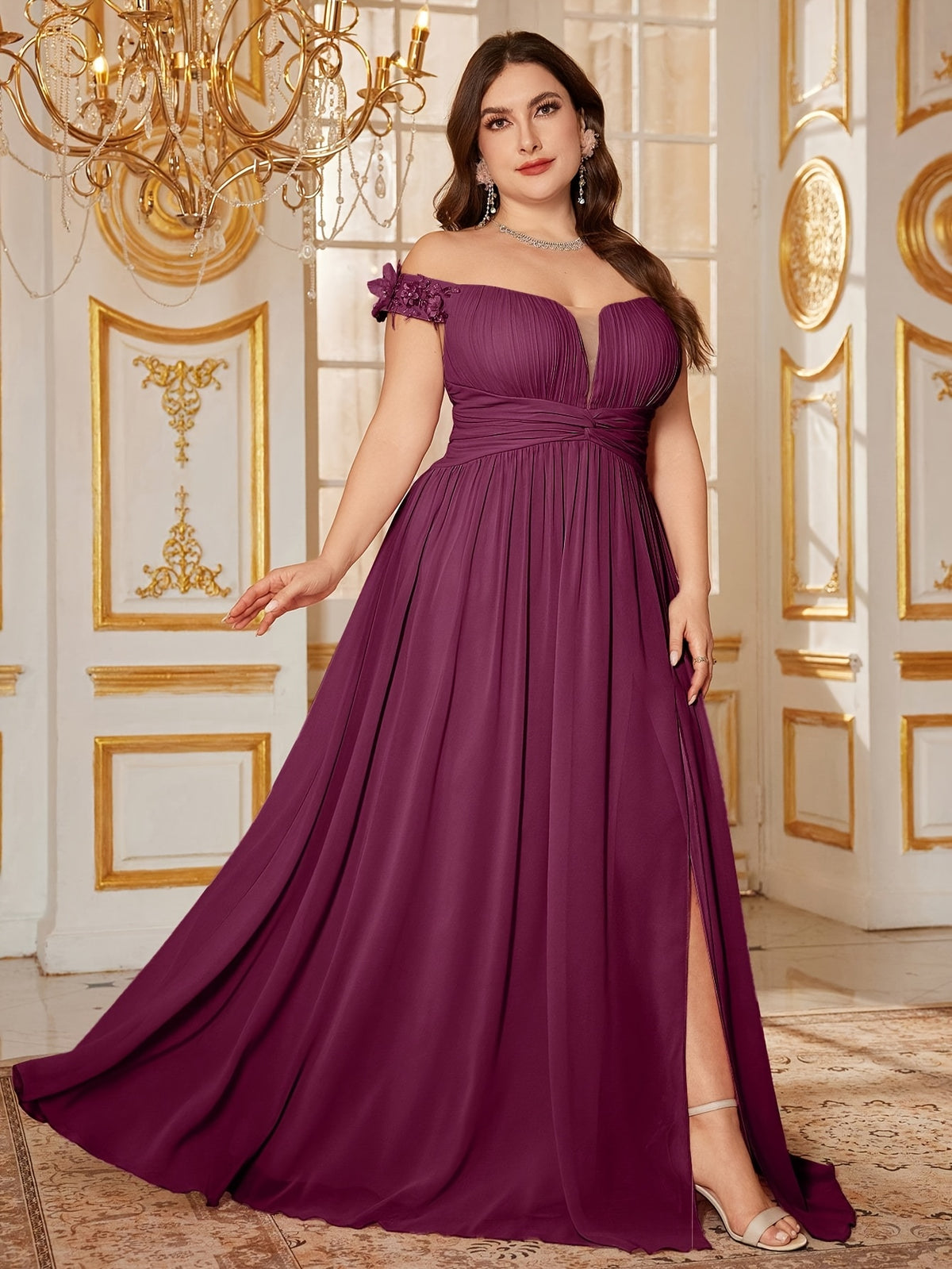 Robe de bal grande taille — Mancherons fleuris et perlés