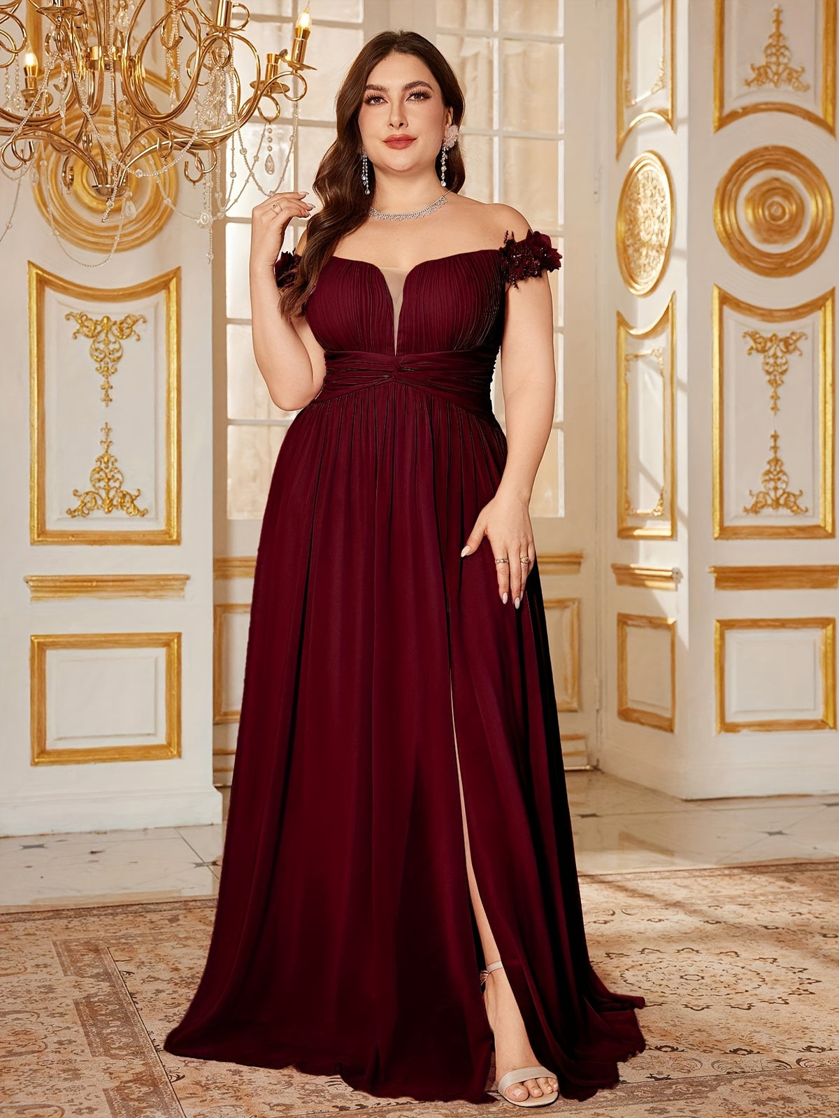 Robe de bal grande taille — Mancherons fleuris et perlés