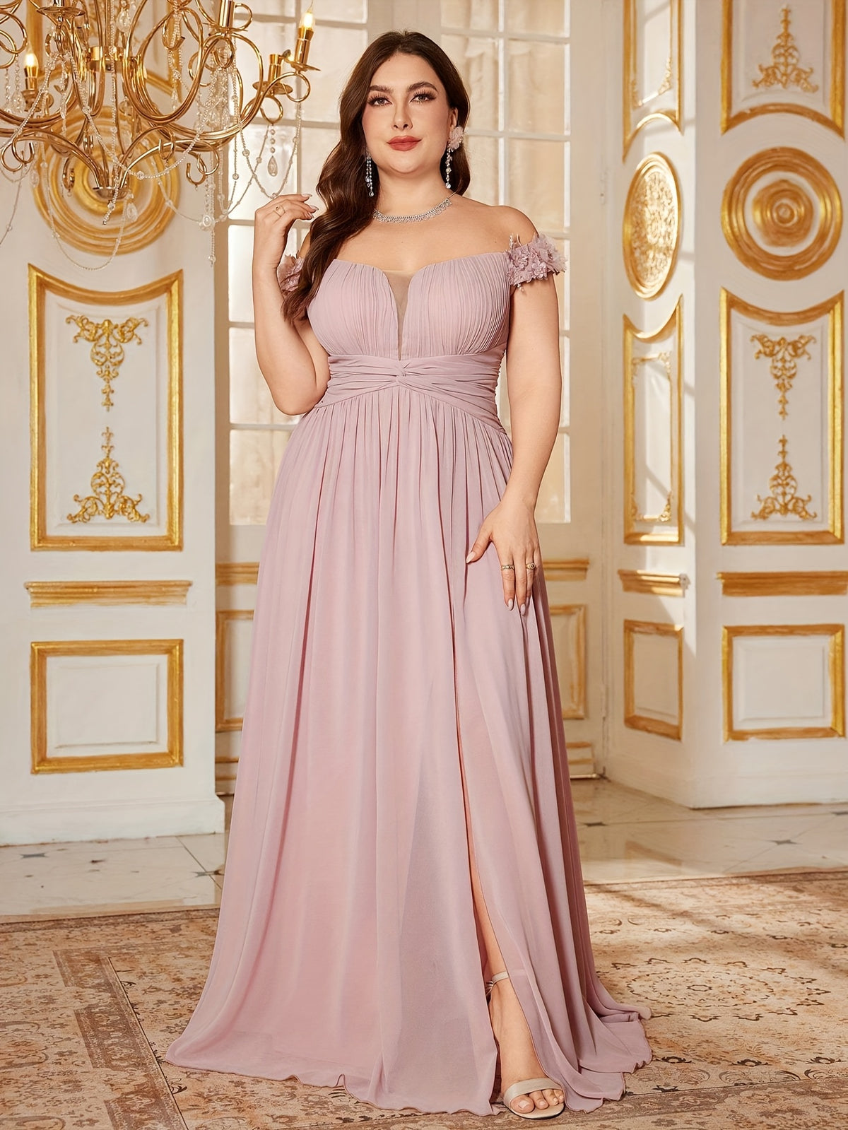 Robe de bal grande taille — Mancherons fleuris et perlés