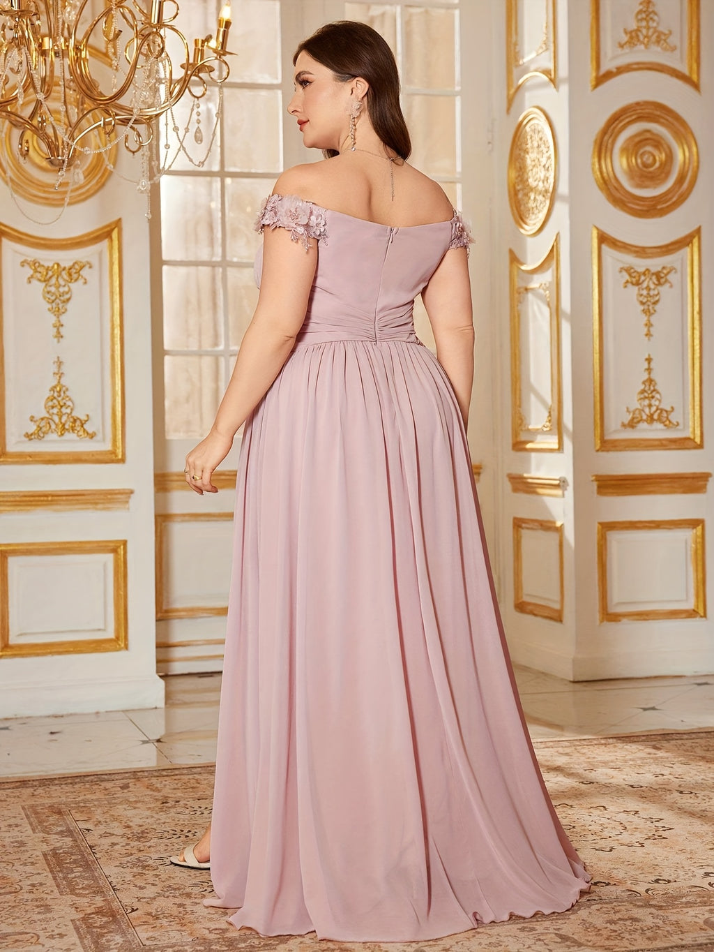 Robe de bal grande taille — Mancherons fleuris et perlés