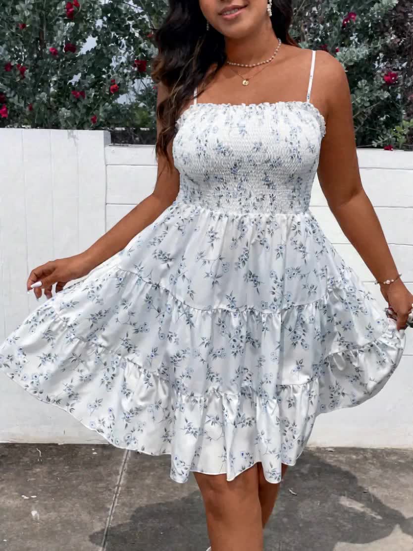 Robe blanche grande taille — Fleurs bleues et jupe à volants