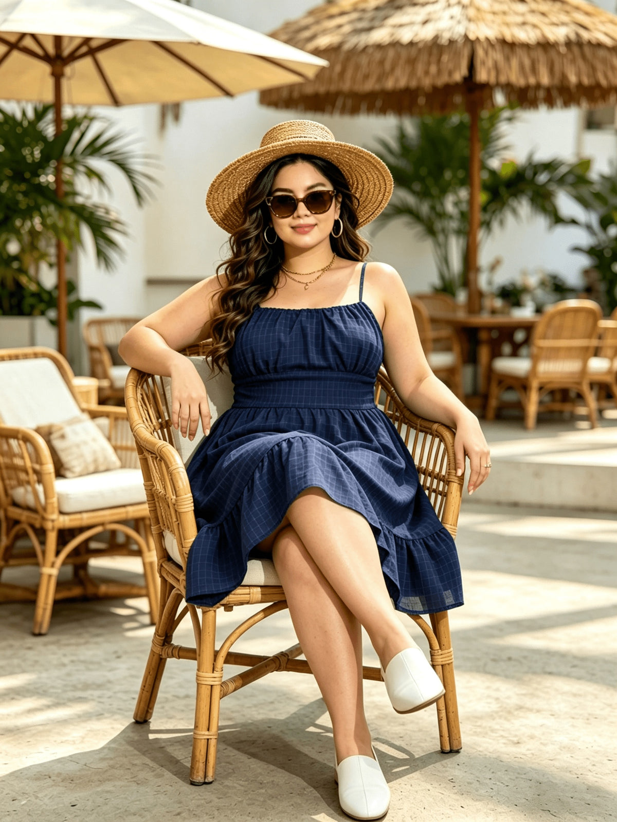 Robe bleu marine grande taille — Dos smocké et tissu gaufré