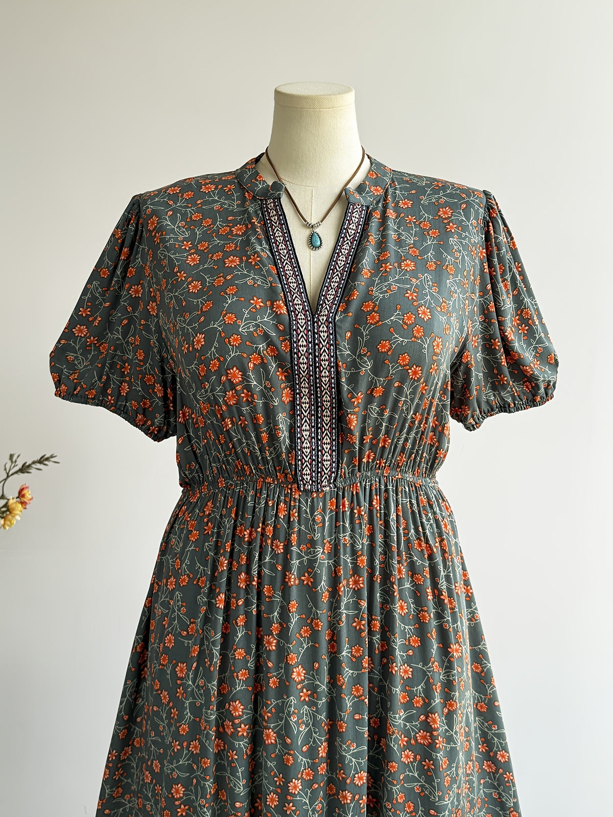 Robe longue bohème grande taille — Vert profond et galon tissé