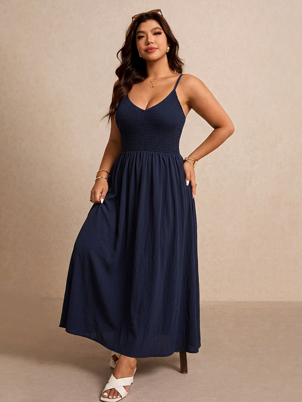 Robe à bretelles grande taille — Buste smocké et jupe longue