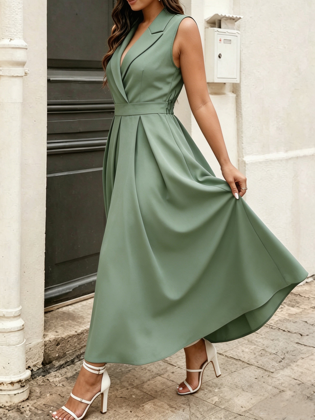 Robe chic grande taille — Col à revers et jupe longue plissée