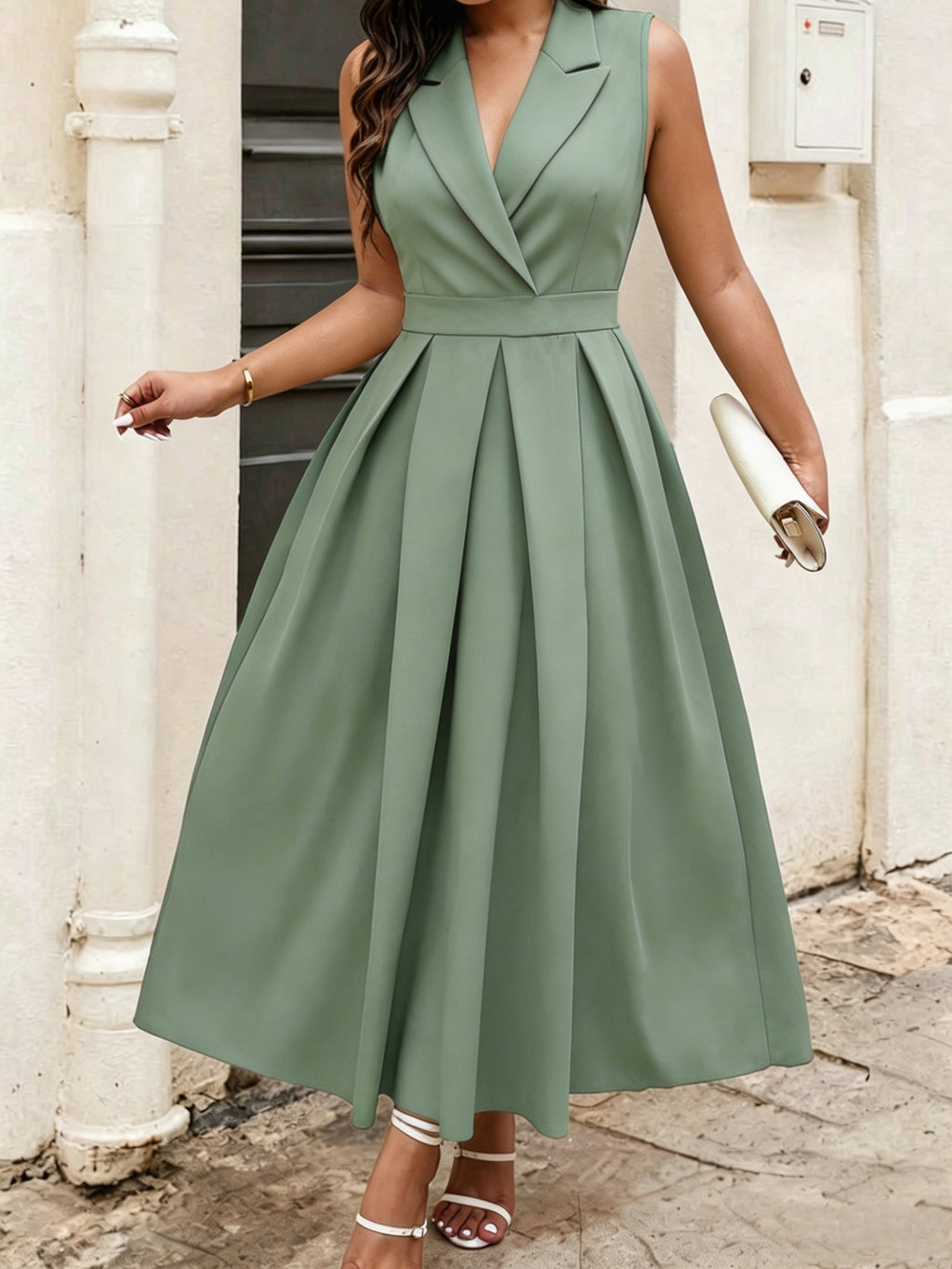 Robe chic grande taille — Col à revers et jupe longue plissée