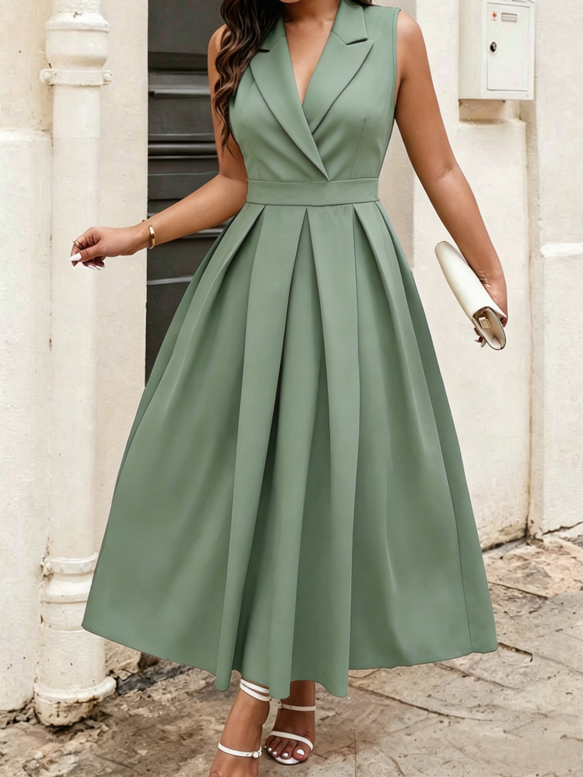 Robe chic grande taille — Col à revers et jupe longue plissée