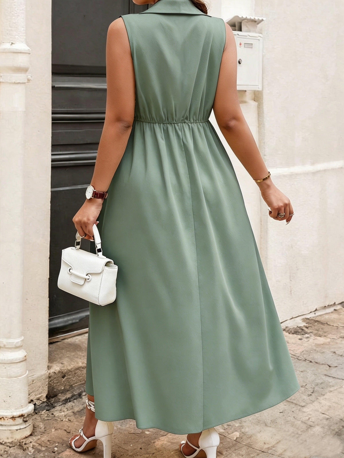 Robe chic grande taille — Col à revers et jupe longue plissée